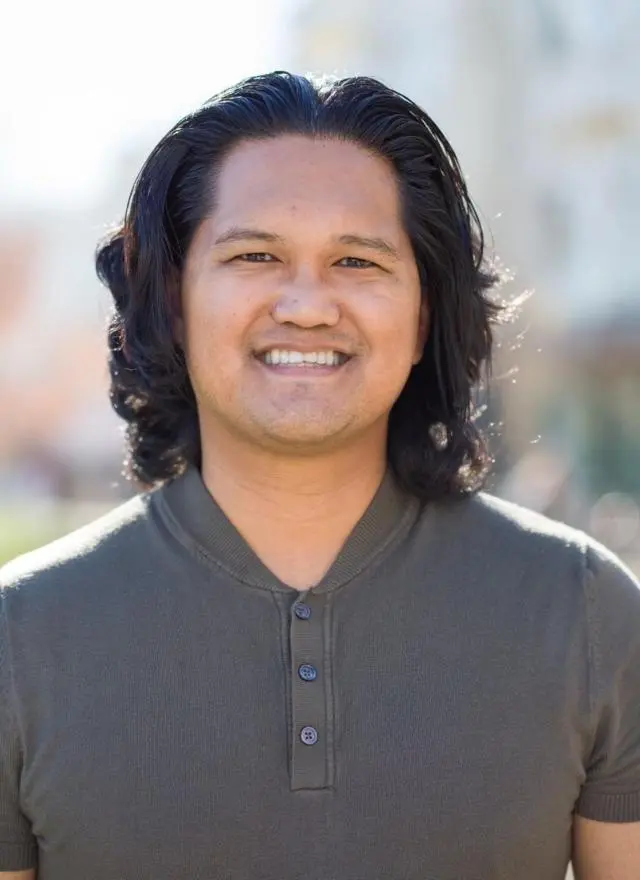 Headshot of Alexander Reyes