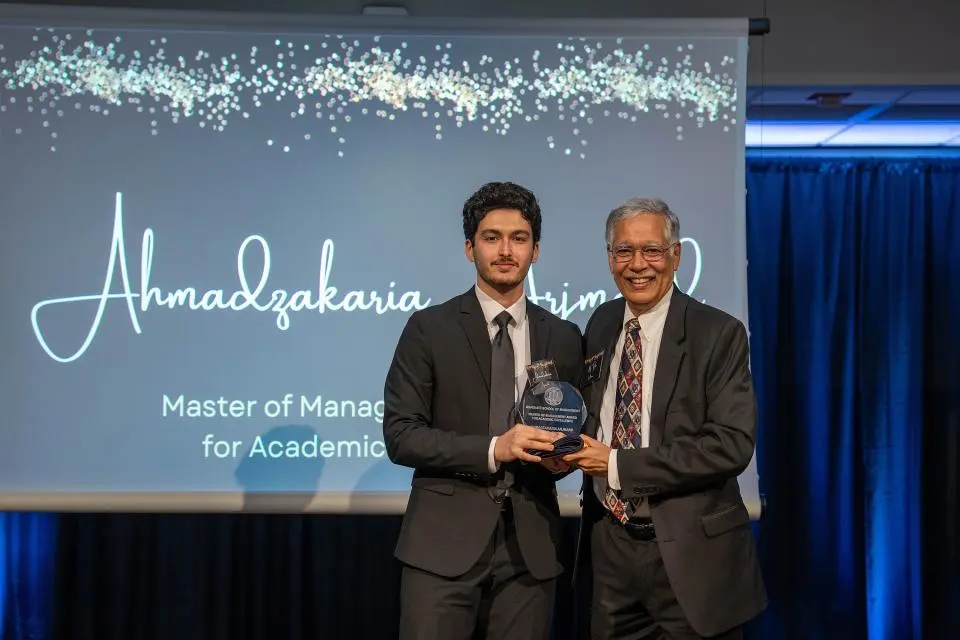 Ahmadzakaria Arjmand on-stage receiving award from Dean Rao Unnava