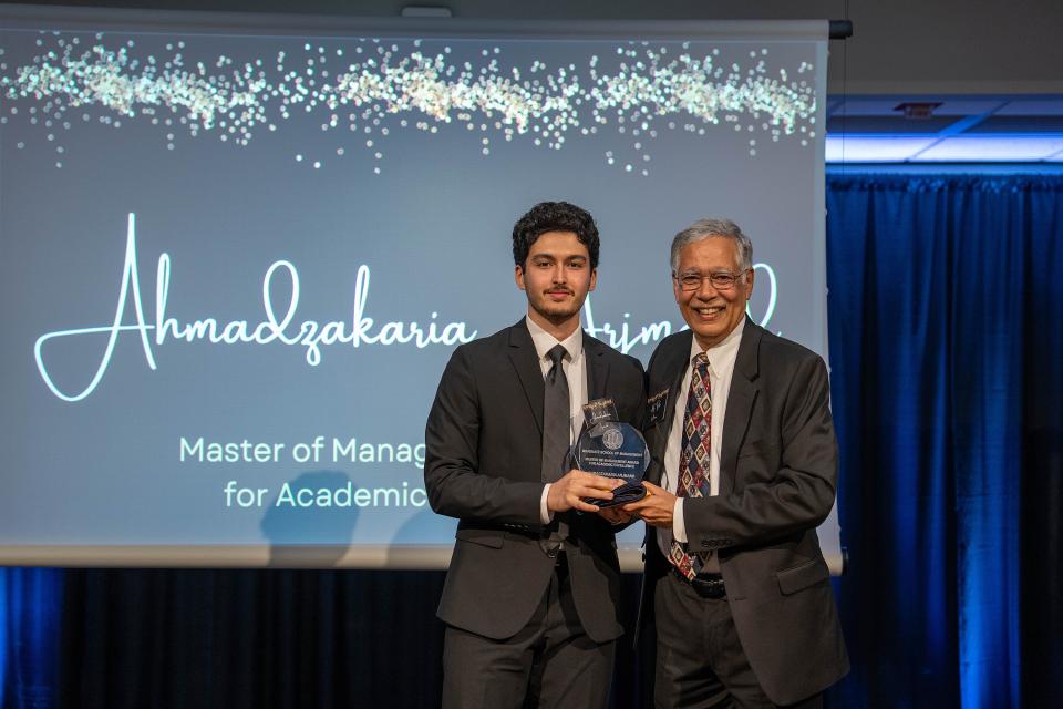 Ahmadzakaria Arjmand on-stage receiving award from Dean Rao Unnava