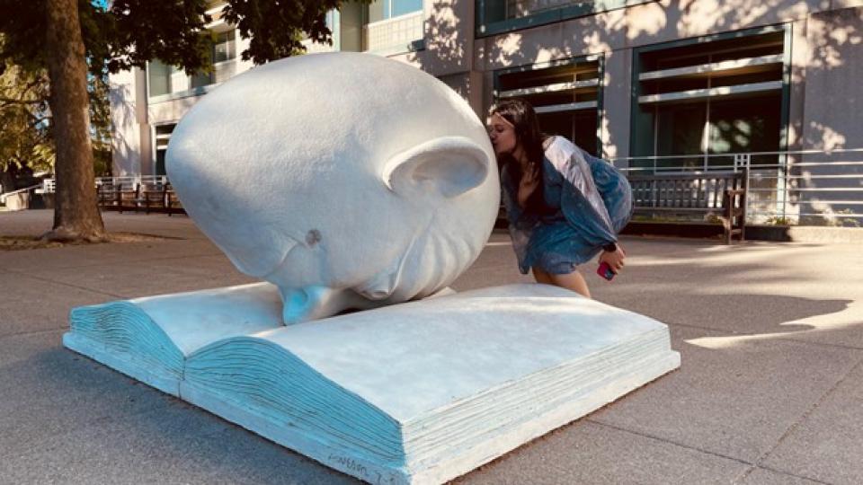 Keerthana Hegde kissing an egghead sculpture