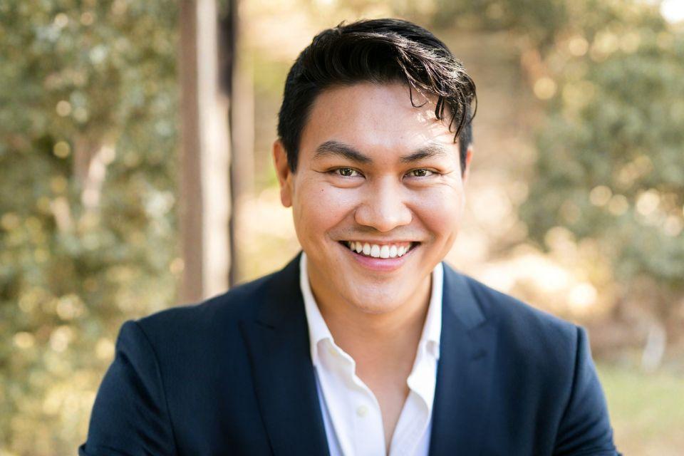 Headshot of Doy Charnsupharindr
