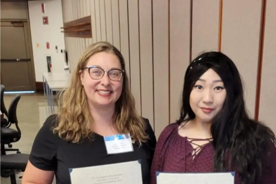 Diane Lim holding certificate