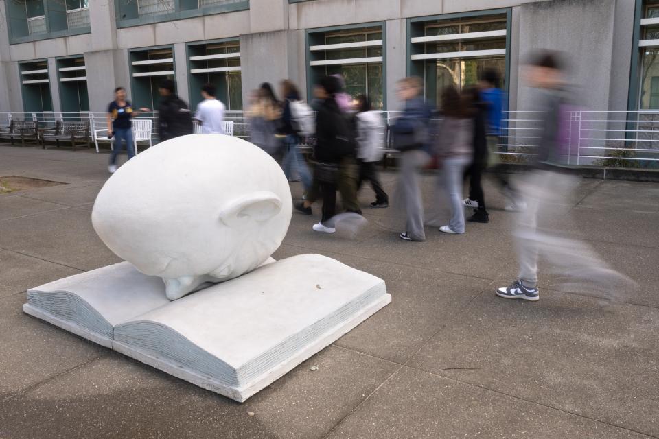 Egghead statue in front of Shields Library