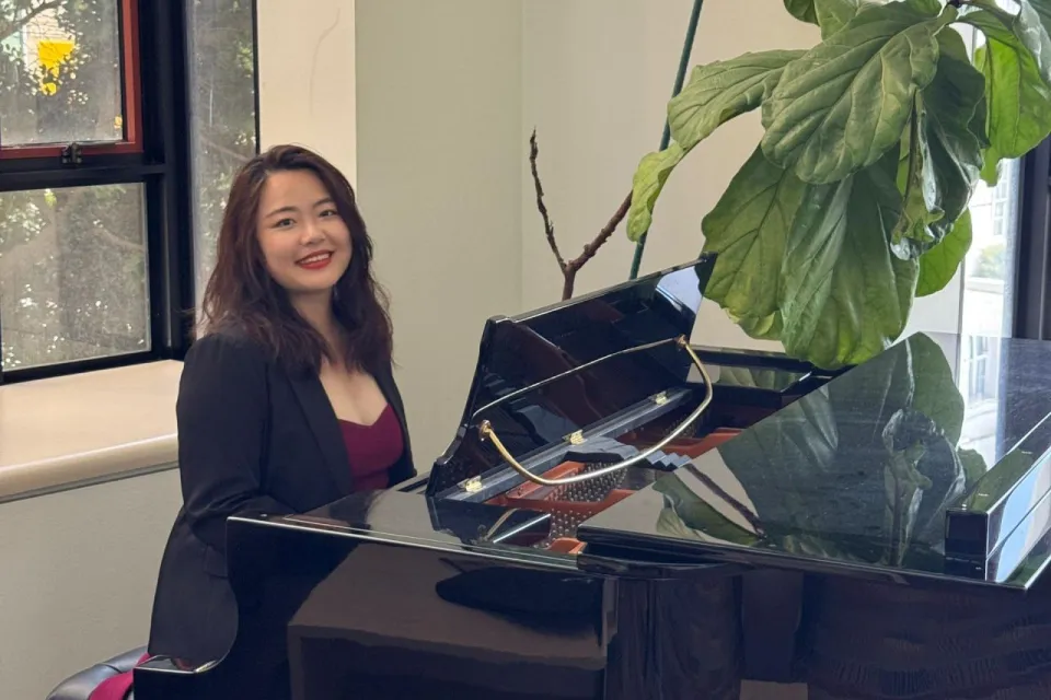 Via Lin sitting at a piano